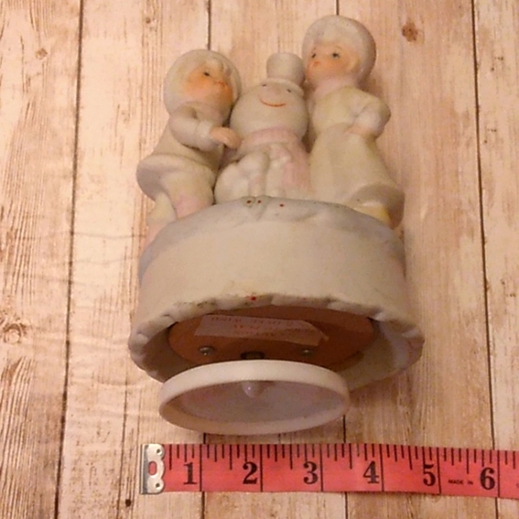 "Here comes Santa Clause" musical turntable porcelain/ceramic music item (J1) - Picture 7 of 7